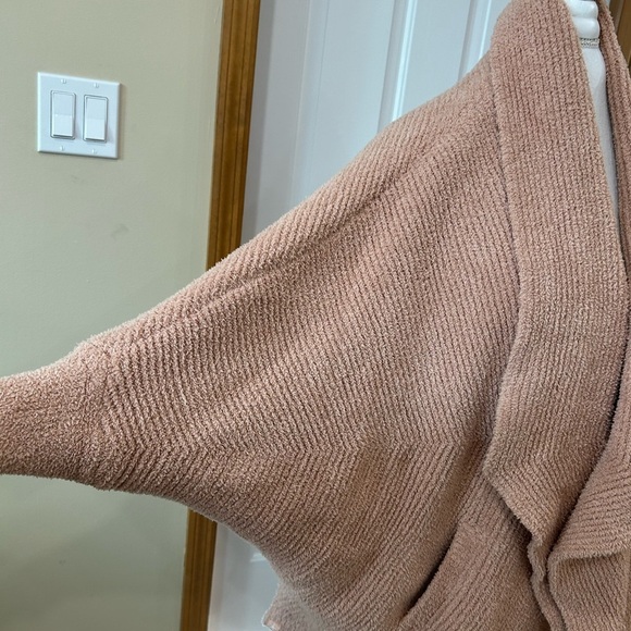 Barefoot Dreams cozy chic bat sleeve oversized warm and cozy still flattering - Picture 3 of 5